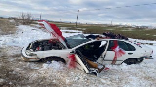 Kaza yapan gelin arabasındaki damat hayatını kaybetti