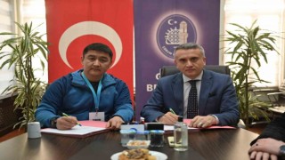 Kazakistanlı vakıftan depremzedelere yardım