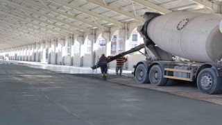 Kendi enerjisini kendi üretecek pazar yerinin betonu döküldü