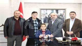 Kendi küçük, yüreği büyük