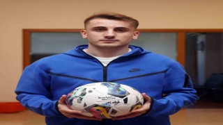 Kerem Aktürkoğlu, hat-trick yaptığı maçtaki topu depremzedeler için bağışladı