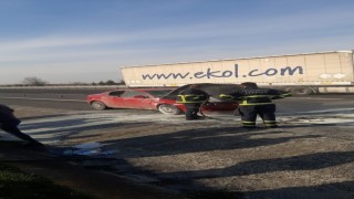 Kırklarelinde yabancı plakalı otomobil seyir halinde alev aldı