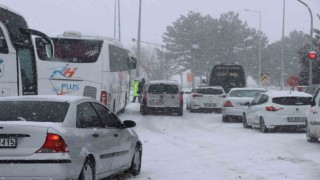 Kırşehirde ulaşıma kar sürgünü engeli