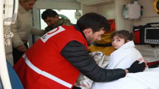 Kızılay, afet bölgesinde yardım çalışmalarını sürdürüyor