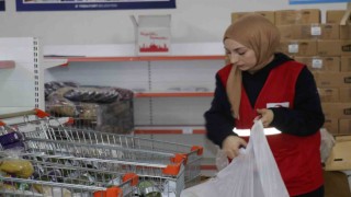 Kızılay, Malatyada depremzedeler için sosyal market açtı