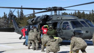 Kızılay ve TSKdan köylere helikopterle yardım