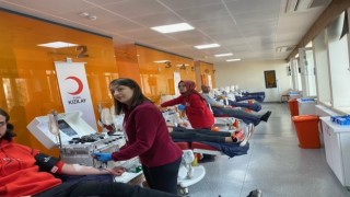 Kızılayda depremzedeler için kan bağışı seferberliği devam ediyor