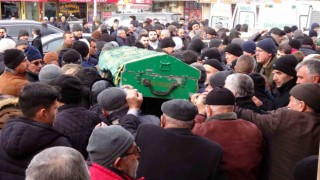 Kızının enkazdan kurtarılmasını bekleyen baba kalp krizi sonucu vefat etti