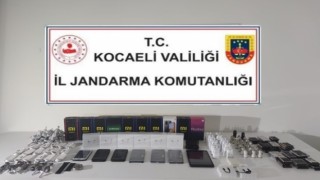 Kocaelide 200 bin lira değerinde kaçak elektronik ürün ele geçirildi