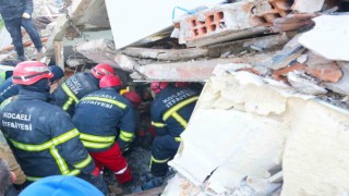 Kocaeliden afet bölgelerine giden ekip 54 kişiyi enkazdan sağ kurtardı