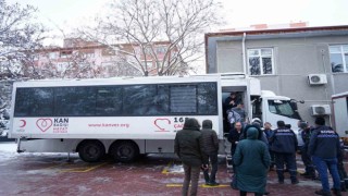 Konya Büyükşehir personeli deprem bölgesi için kan bağışında bulunuyor
