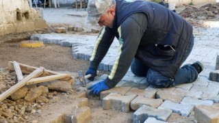 Köşk Belediyesi, doğalgaz hattı çalışması yapılan yolları düzenliyor