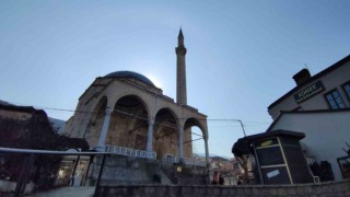 Kosovada 900 camide depremde hayatını kaybedenler için dualar okundu