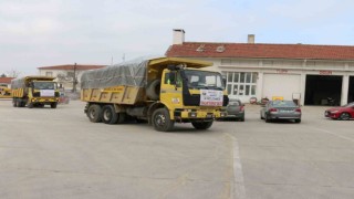 Köylülerden deprem bölgesine odun desteği
