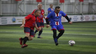 Kozlarını futbol turnuvasında paylaşıyorlar