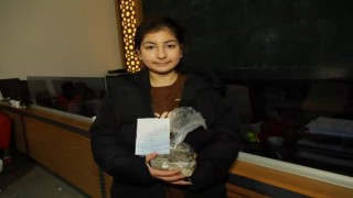Küçük kız kardeşler, 3 yıllık kumbaralarındaki parayı depremzedelere gönderdi