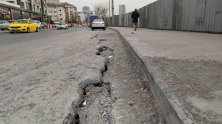 Küçükçekmede inşaat çalışması sırasında yol tekrar çöktü