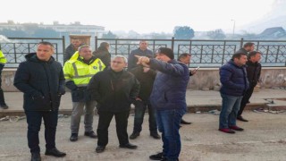 Kütahya Belediye Başkanı Alim Işık, deprem bölgesinde