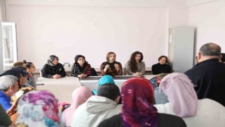 Kütahyada misafir edilen depremzedelerle bir araya geldi