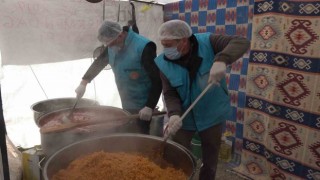 Kütahyadan Osmaniyedeki depremzedelere sıcak yemek ikramı devam ediyor