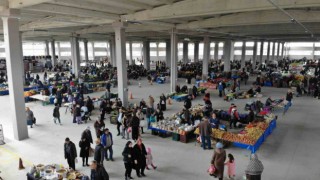 Lapsekide kapalı pazaryeri açıldı
