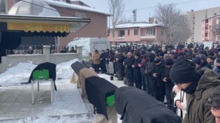 Leyla öğretmen ve ailesi Horasanda son yolculuğuna uğurlandı