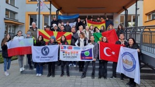 Lise öğrencileri Polonyaya giderek deneyimlerini arttırdılar