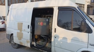 Litrelerce kaçak akaryakıtla yakalandılar