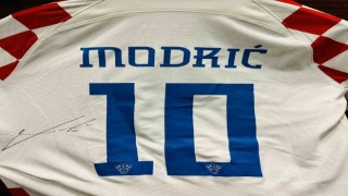 Luka Modric, formasını depremzedelere bağışladı