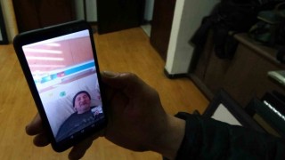 Madenci işçisi mancar yemeye davet ettikleri depremzedeyle telefonda görüştü