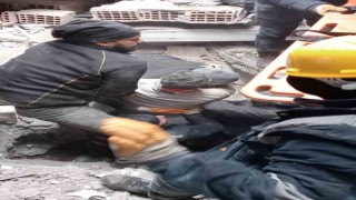 Madenciler enkazdan hayat kurtarmaya başladı