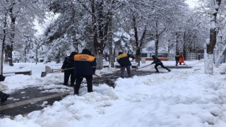 Malatyada 530 kırsal mahallenin yolu kardan kapandı