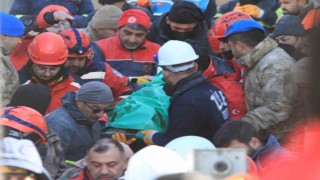 Malatyada 81 saat sonra 72 yaşındaki depremzede enkazdan sağ kurtarıldı
