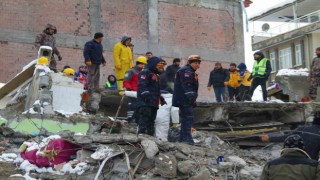 Malatyada ekipler 33 saattir arama kurtarma çalışmalarını sürdürüyor