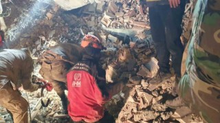 Malatyada enkaz altındaki yaralı vatandaş işte böyle kurtarıldı