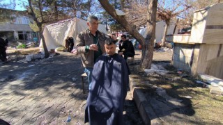 Malatyalı depremzede berberden ücretsiz tıraş