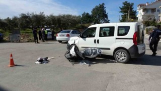 Manavgatta hafif ticari araç ile motosiklet çarpıştı: 1 yaralı