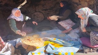 Manisalı kadınlar tandır ekmeği yapıp deprem bölgesine gönderdi