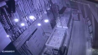 Mardinde deprem anı güvenlik kameralarına böyle yansıdı