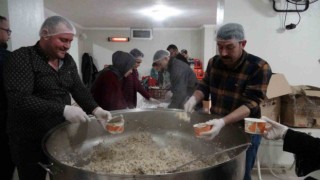 Mardinde kazanlar gönüllüler tarafından depremzedeler için hazırlanıyor