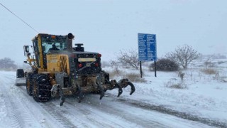 Mardinde yolu kapanan 172 mahalle için ekipler çalışıyor