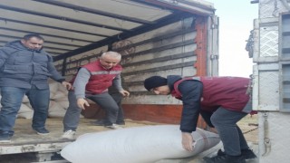 Mardinden deprem bölgelerine 5 tır hayvan yemi yardımı