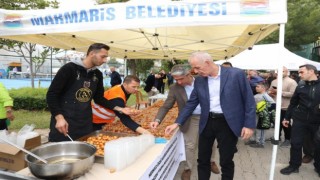 Marmariste depremde hayatını kaybedenler için lokma dağıtıldı