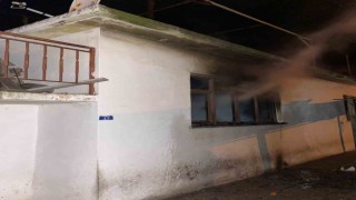 Marmariste ev yangınında bir kişi öldü