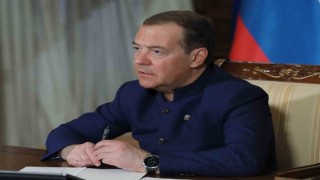 Medvedev: Ülkemize yönelik tehditleri, Polonya sınırına kadar olsa bile mümkün olduğunca geri itmeliyiz