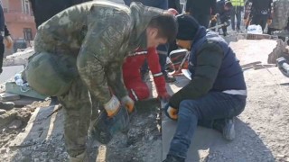 Mehmetçik, AFAD koordinesinde arama kurtarma çalışmalarına devam ediyor