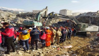 Melike İmamoğlu, AFAD ve Mehmetçik tarafından 222. saatte enkazdan çıkarıldı