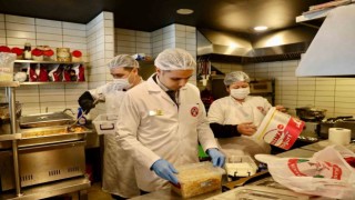 Menteşe Belediyesinden Köteklide depremzedelere 3 öğün yemek