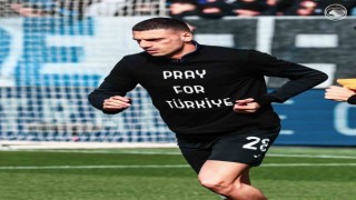 Merih Demiral ısınmaya Türkiye için dua et tişörtüyle çıktı