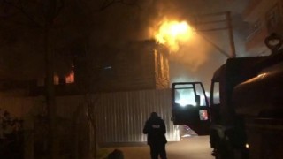 Metruk bina alev alev yandı: 2 ölü